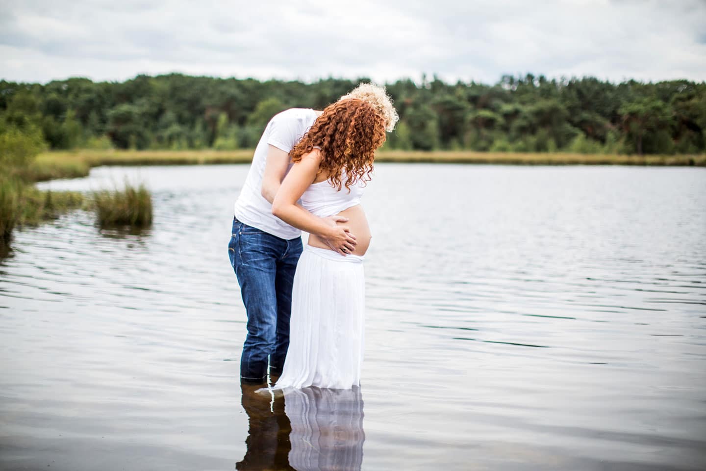 10-zwangerschapsfotografie-buiten-bellyshoot