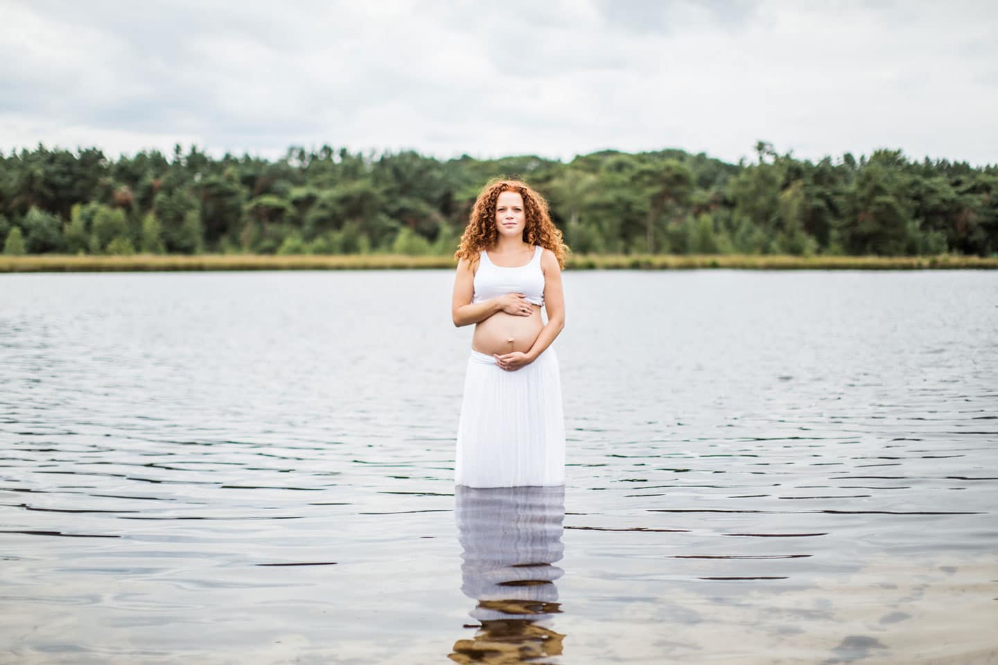 11-zwangerschapsfotografie-buiten-bellyshoot
