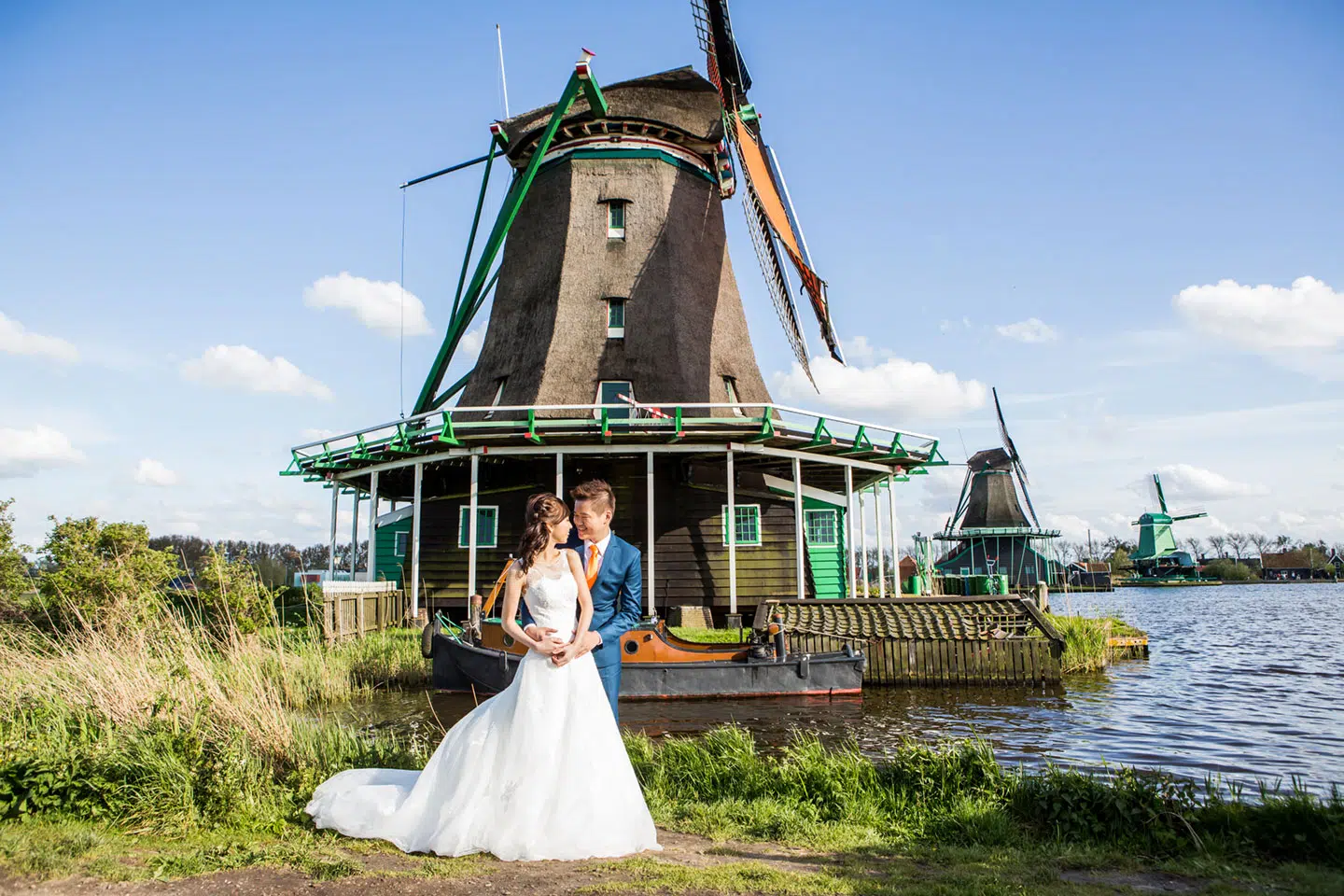 14-pre-wedding-photoshoot-Zaanse-Schans