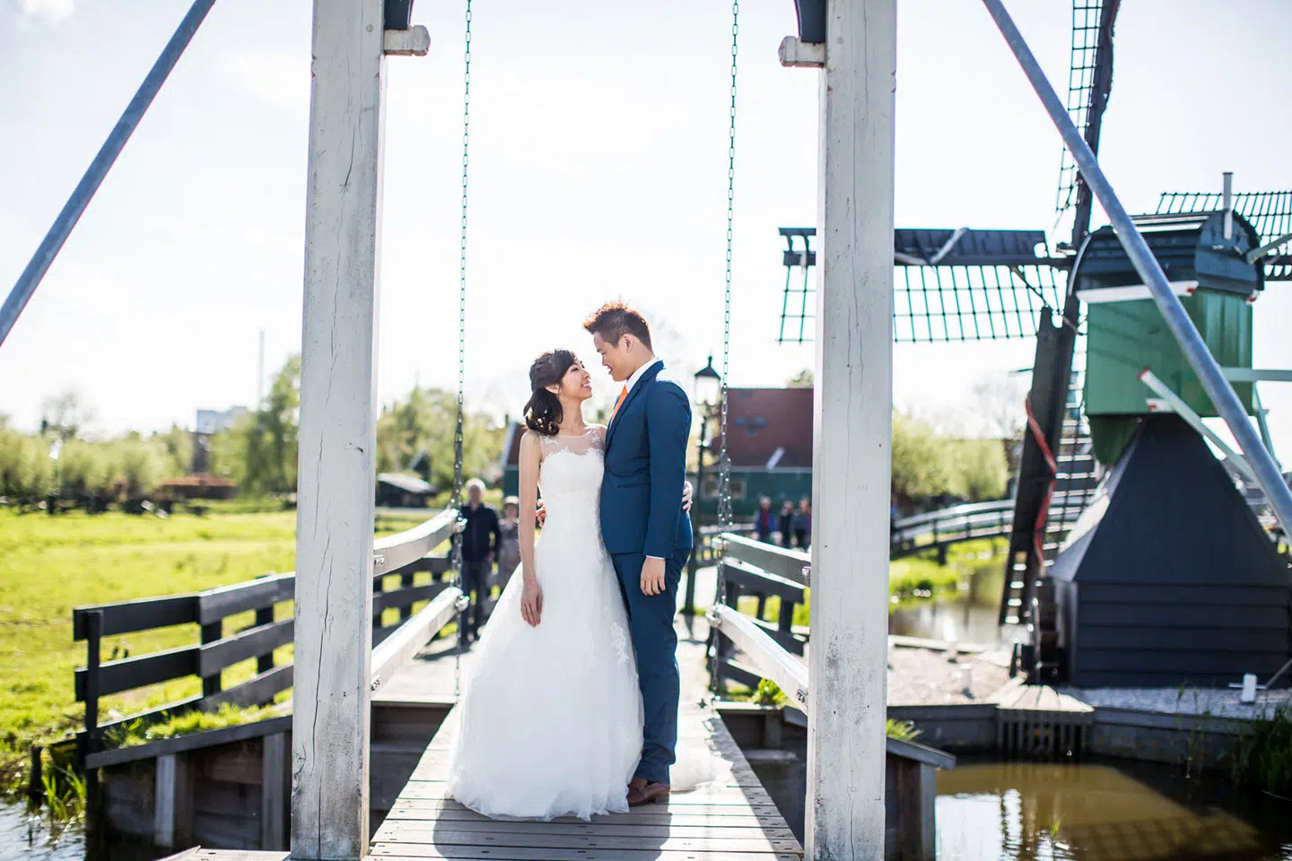 17-pre-wedding-photoshoot-Zaanse-Schans