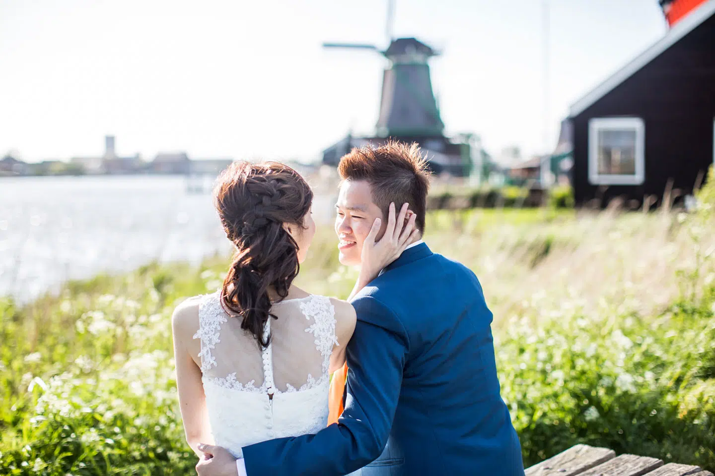 21-pre-wedding-photoshoot-Zaanse-Schans