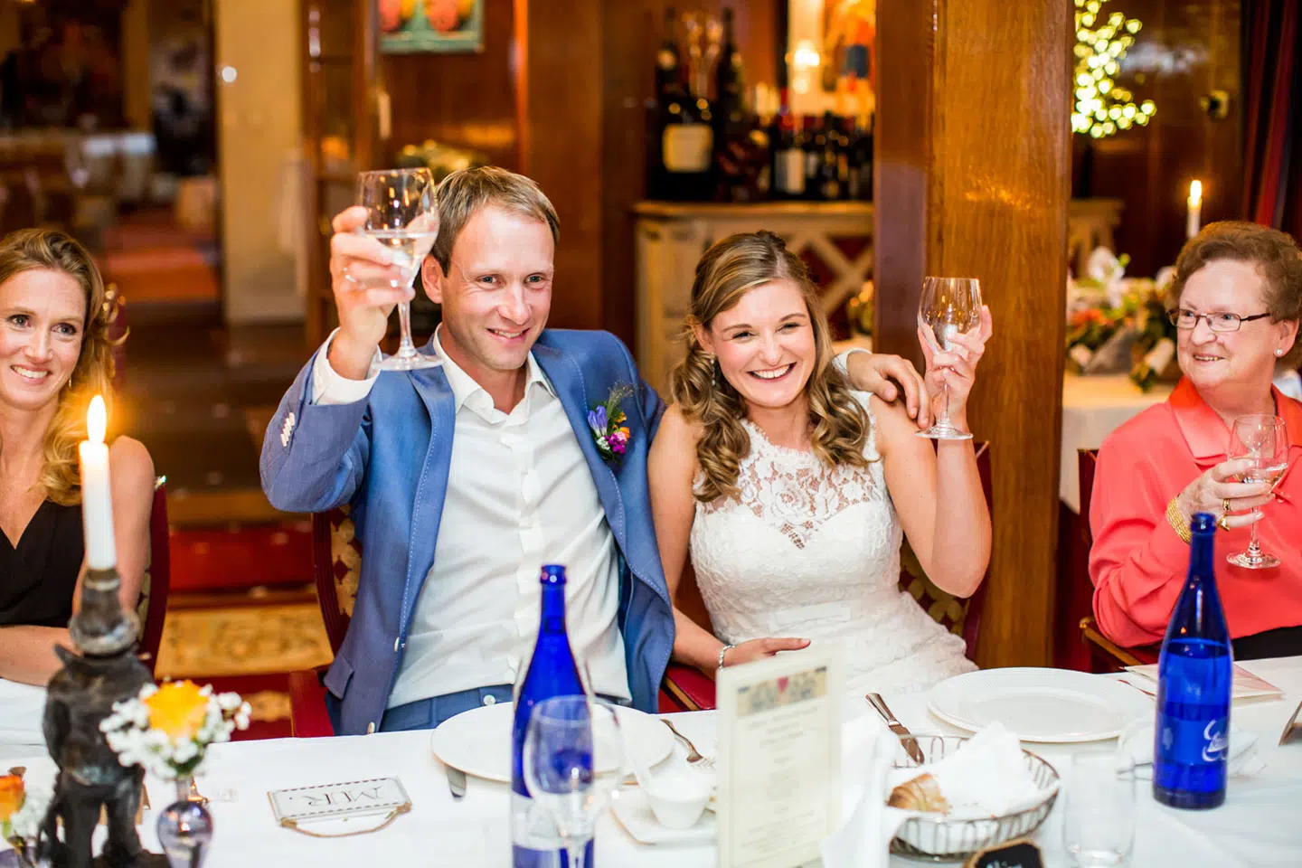 Bruidspaar tijdens een diner van een bruiloft bij Huize Rustoord