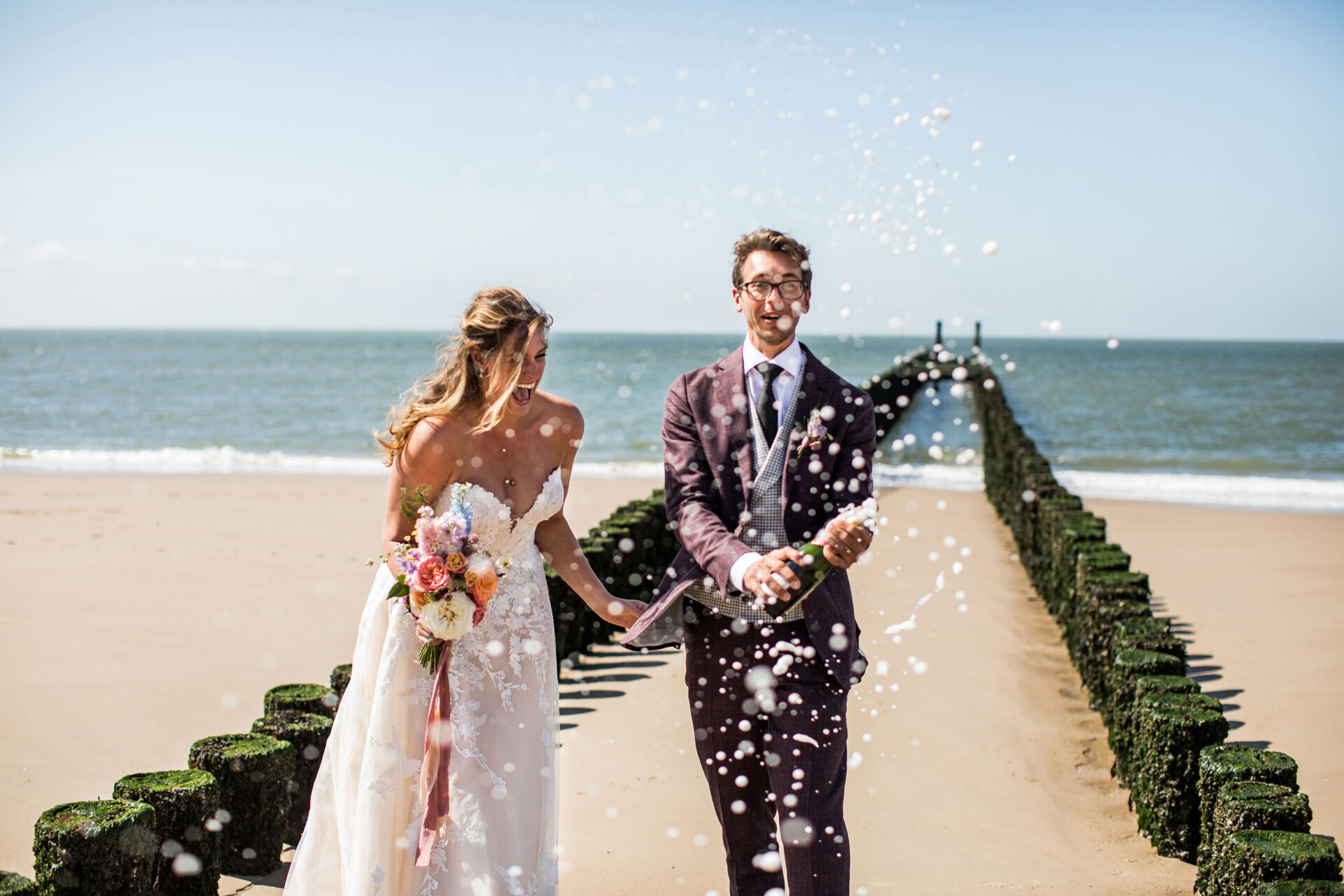 Bruidsfoto op het strand