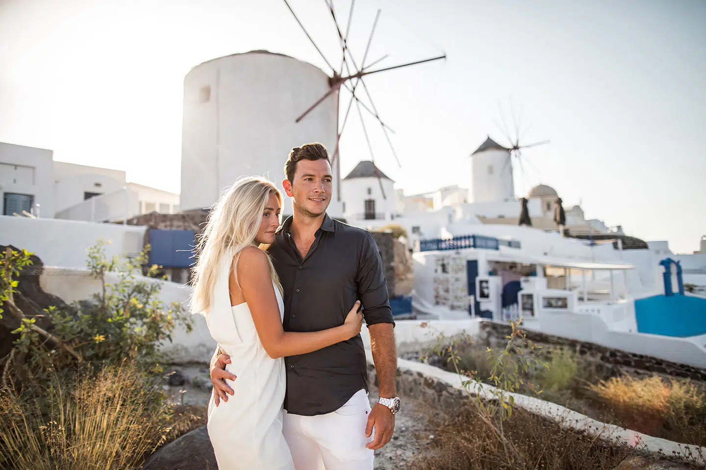 Photoshoot couple in Santorini