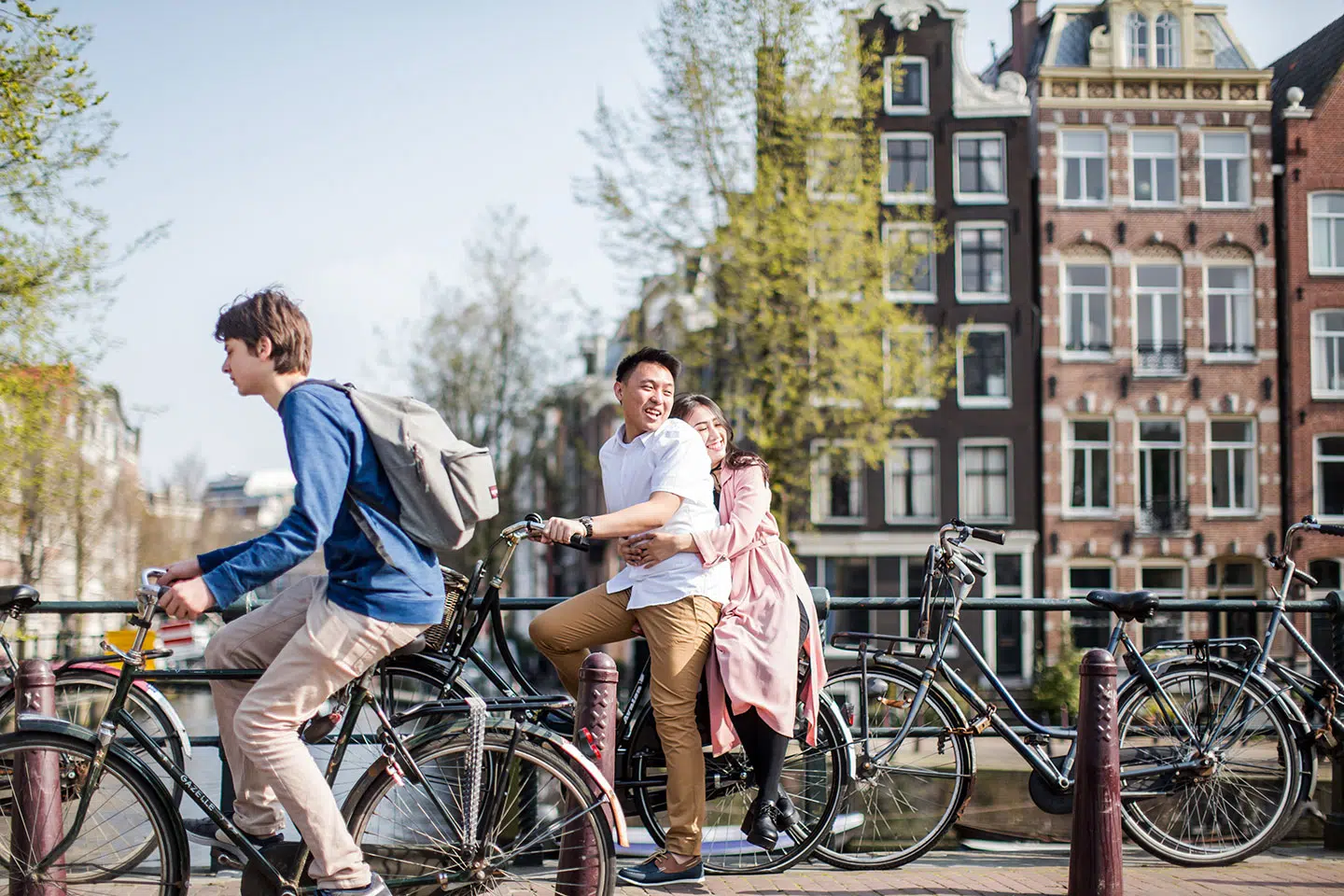 Netherlands couple photoshoot around the canals of Amsterdam