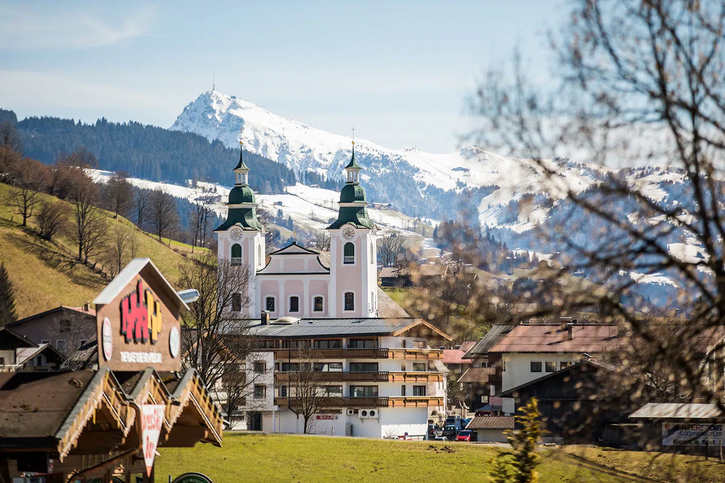 Bruiloft in de Alpen in de zomer