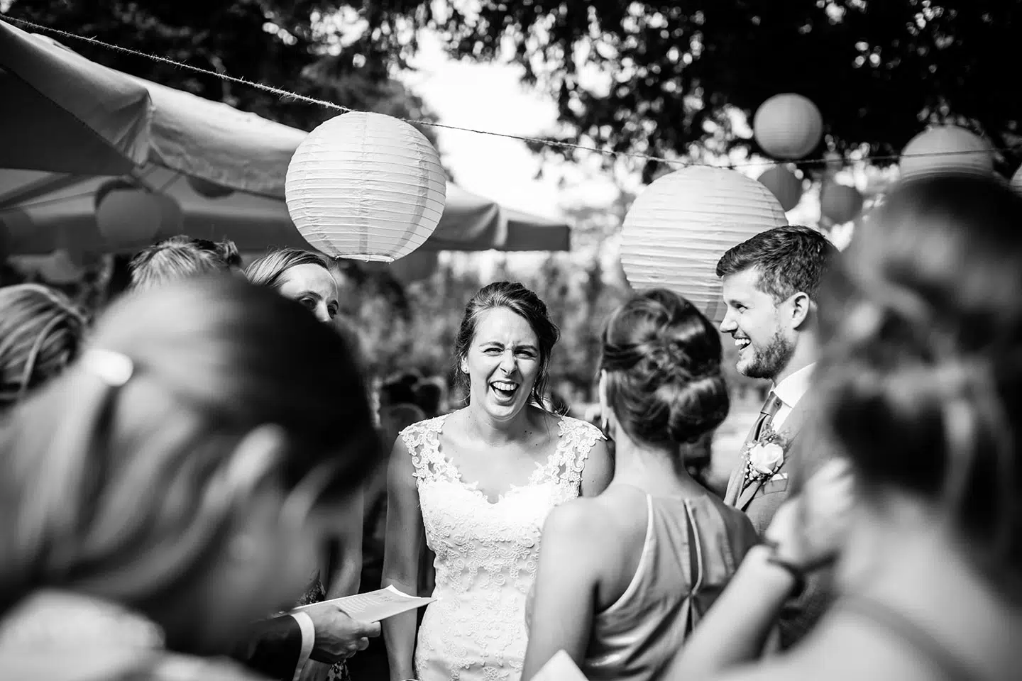 Zwart wit bruidsfotografie bij Kasteel Wijenburg