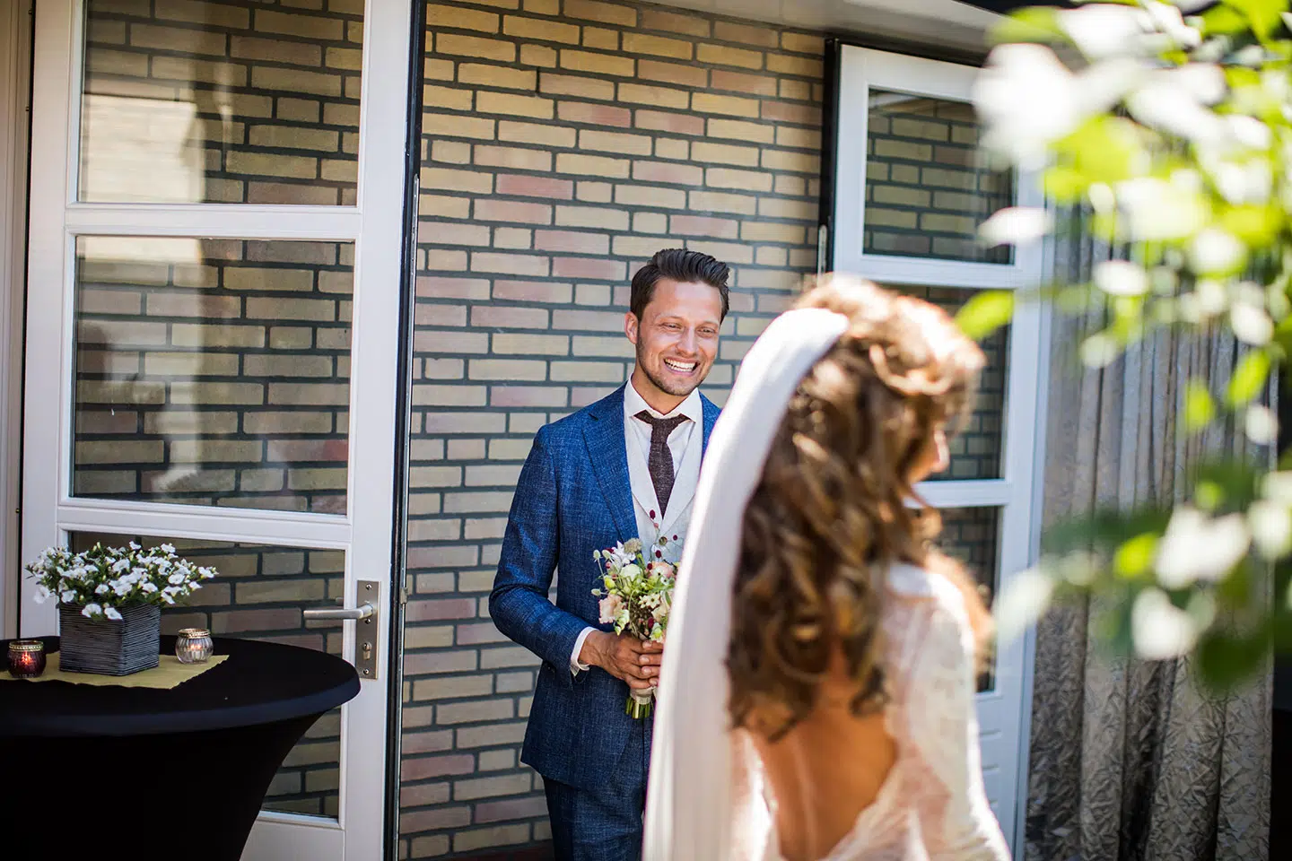 Thuis trouwen in de tuin