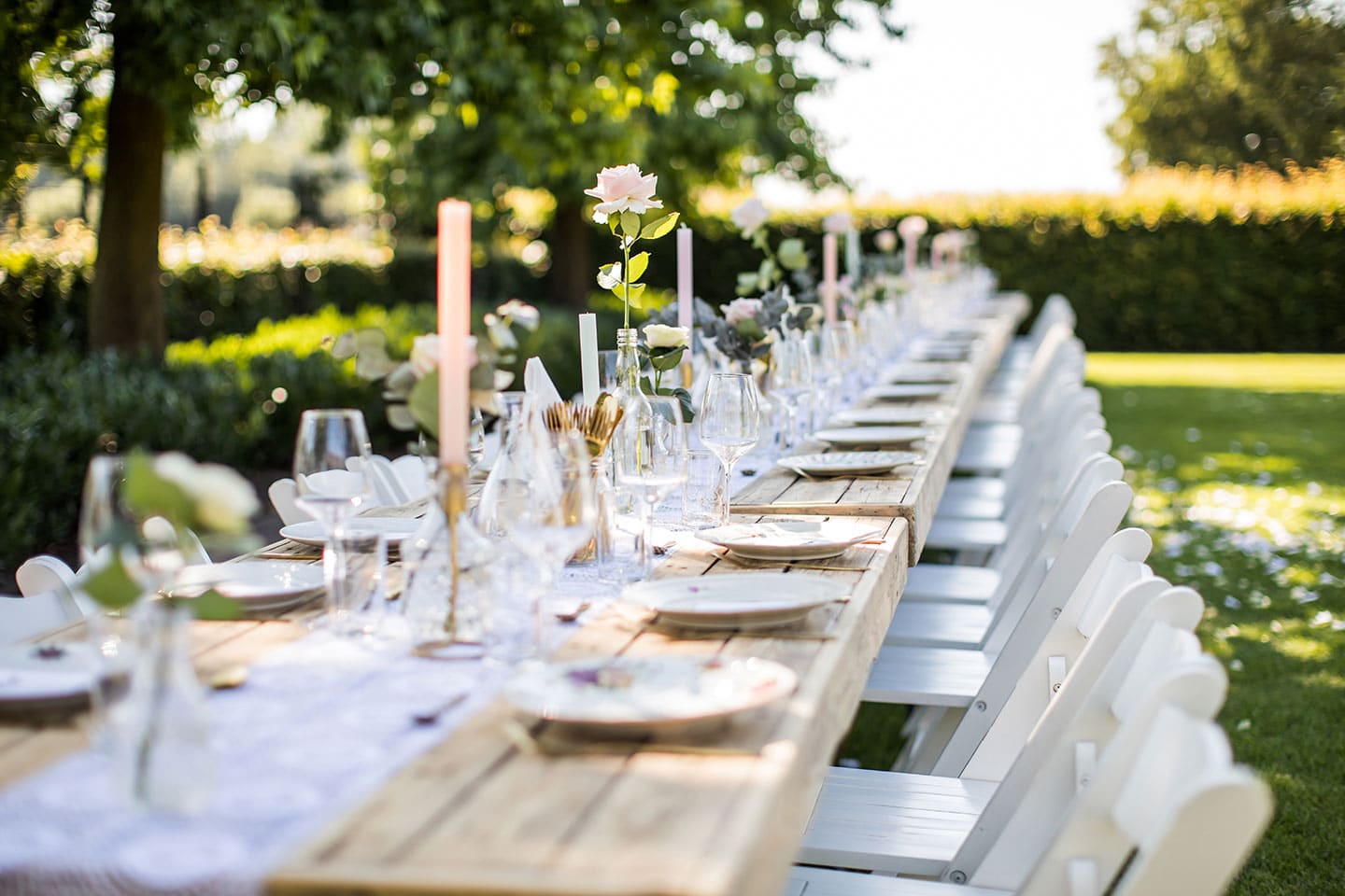 Diner bruiloft in eigen tuin
