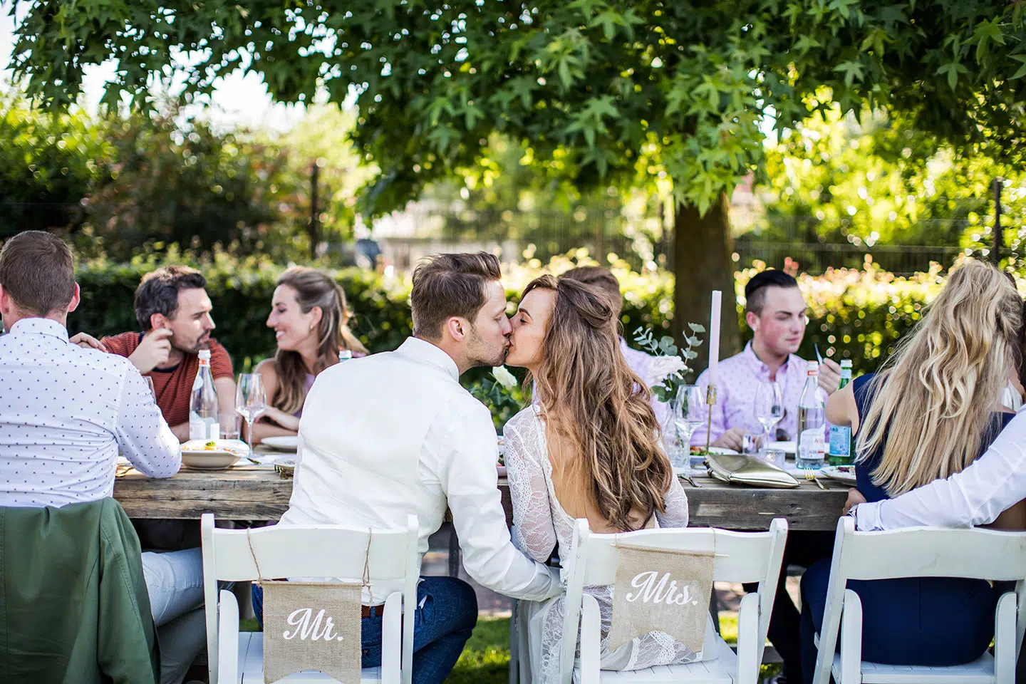 Bruiloft in eigen tuin