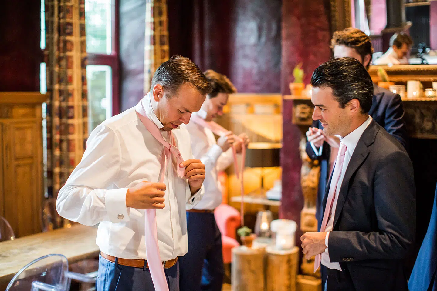 Bruidegom met vrienden bij Klooster Bethlehem