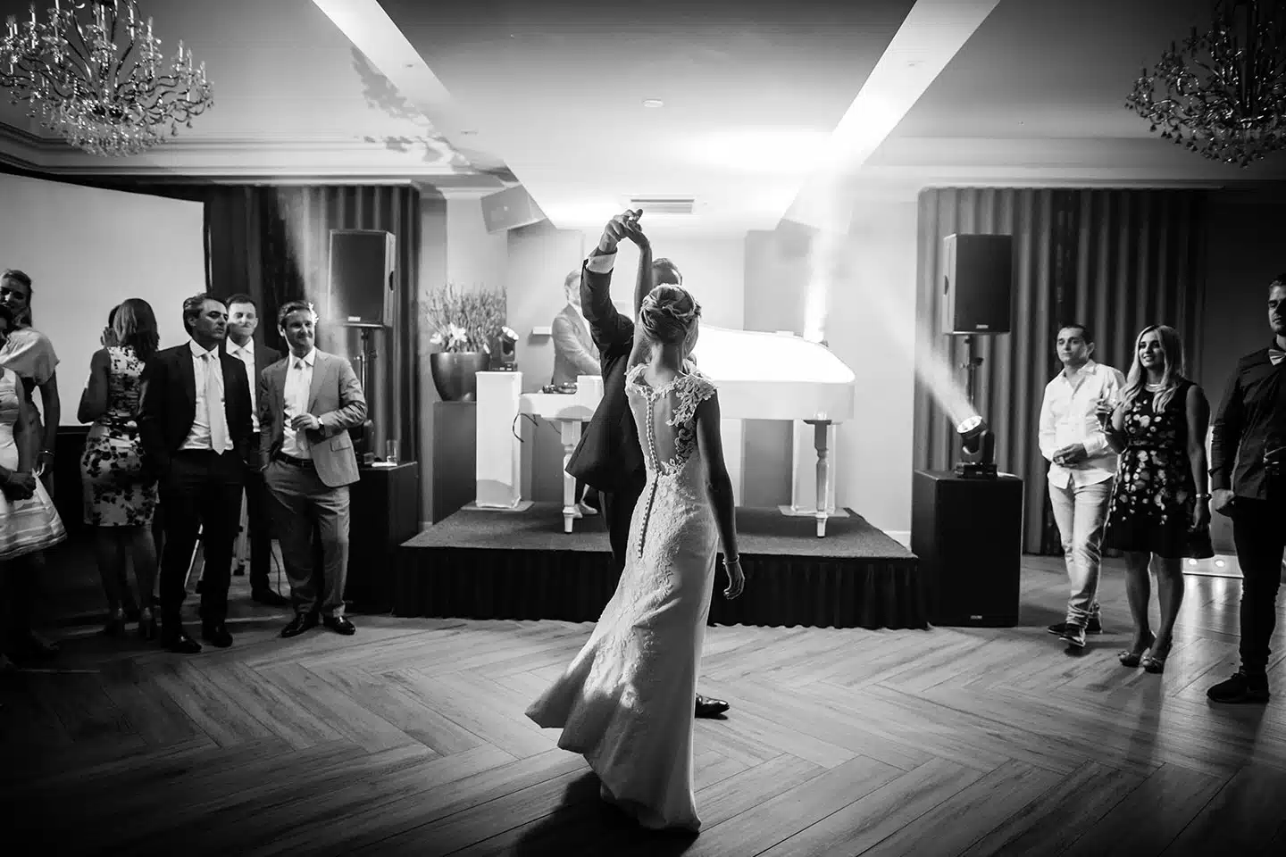 Bruiloft op hun trouwfeest bij Klooster Bethlehem