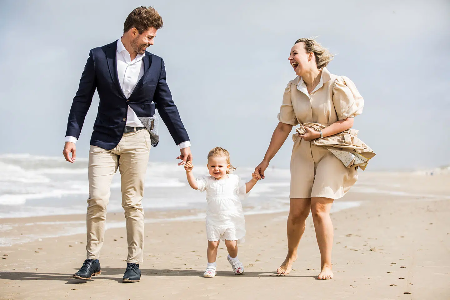 Fotoshoot gezin op het strand in Noord-Holland