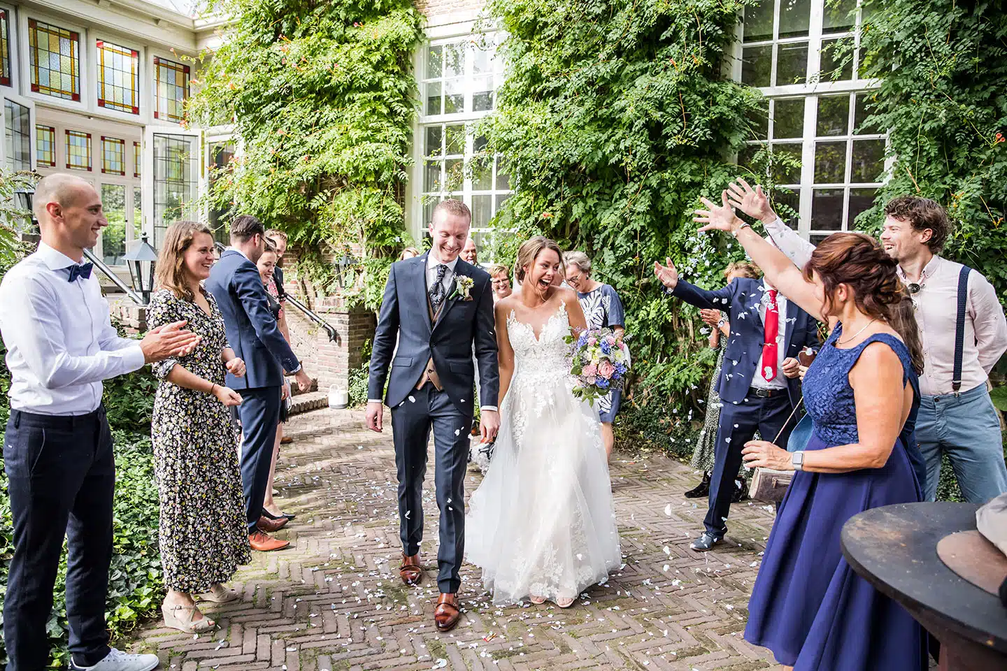 Bruidspaar tijdens bruiloft bij Kasteel Maurick