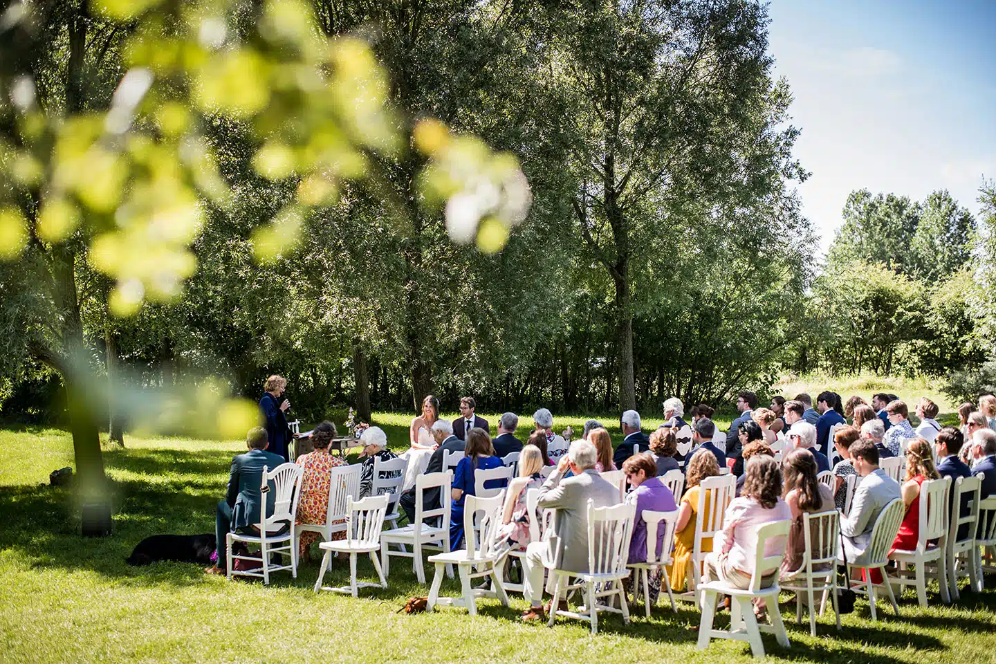 Trouwen bij Landgoed Twistvliet buiten in de tuin