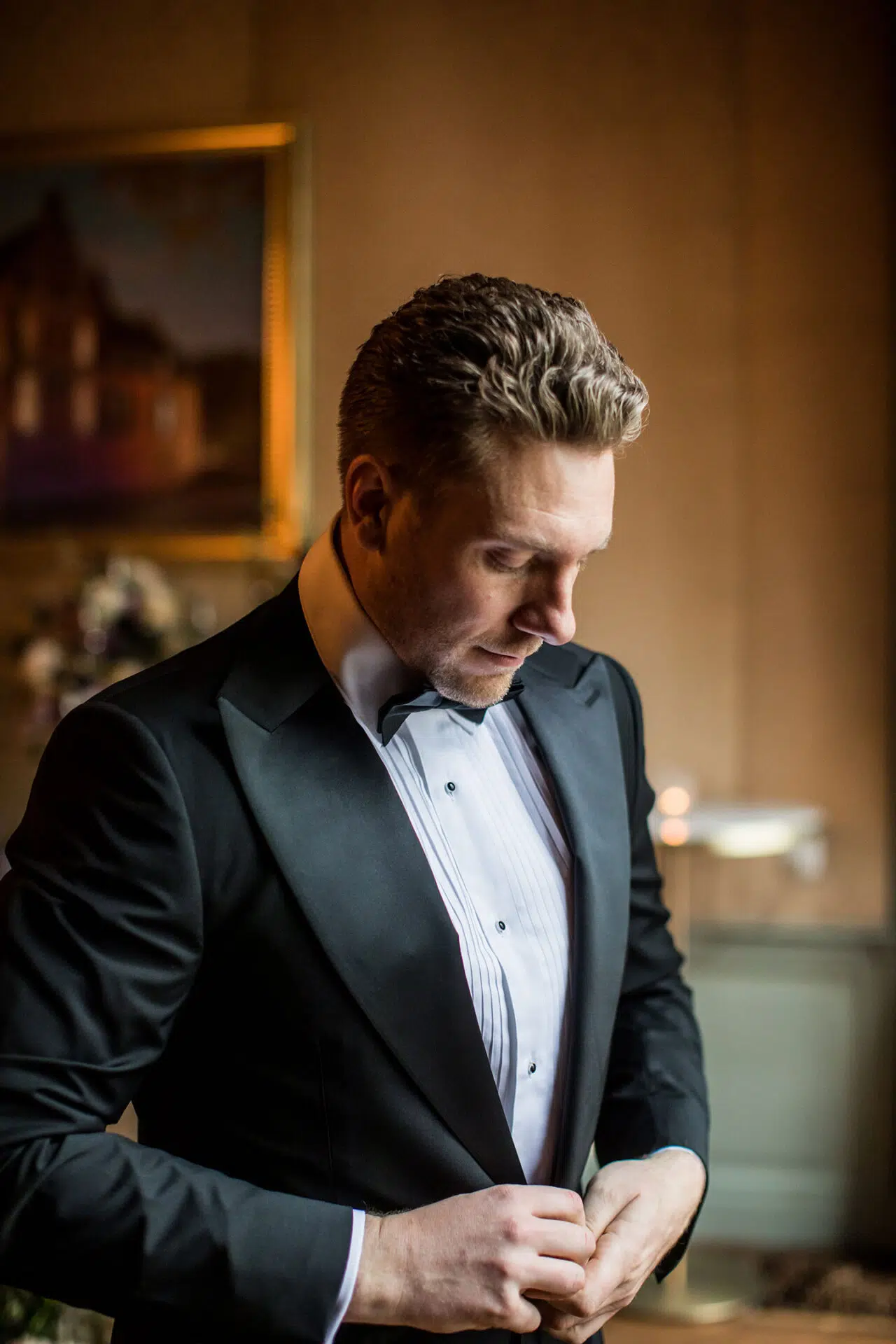 Bruidegom bij Kasteel Wijenburg tijdens bruiloft