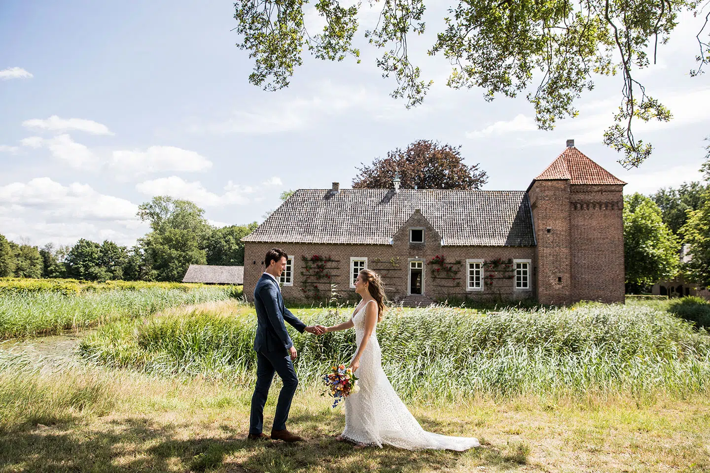 Trouwfotografie bij Kasteel Tongelaar in Mill