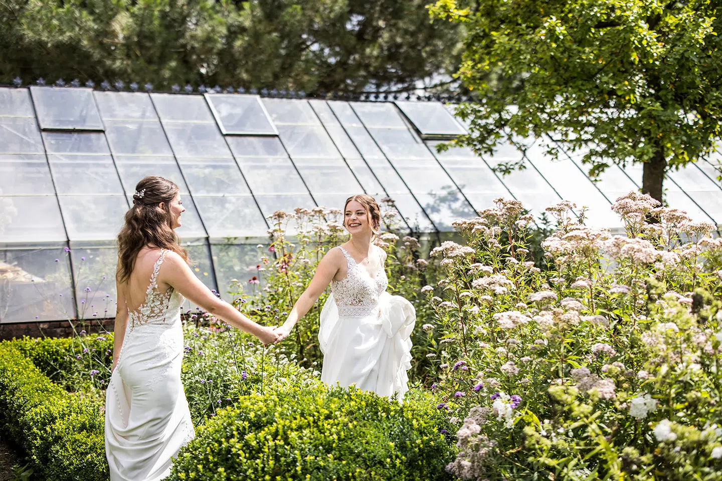 Trouwreportage in de tuin van Domaine d'Heerstaayen