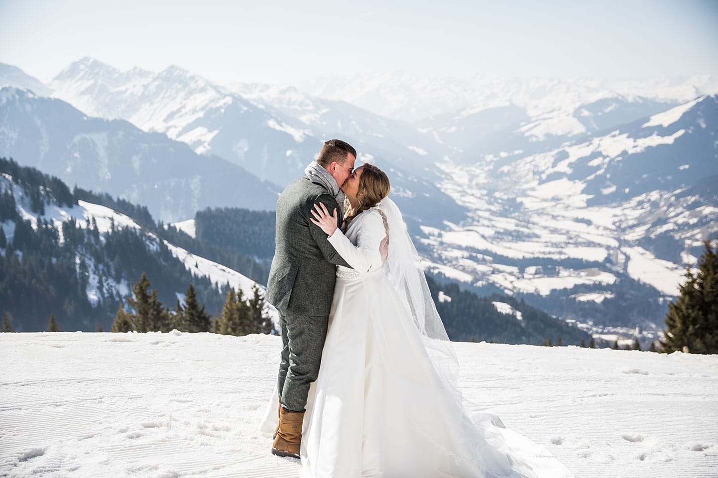 Bruiloft in de sneeuw in Oostenrijk