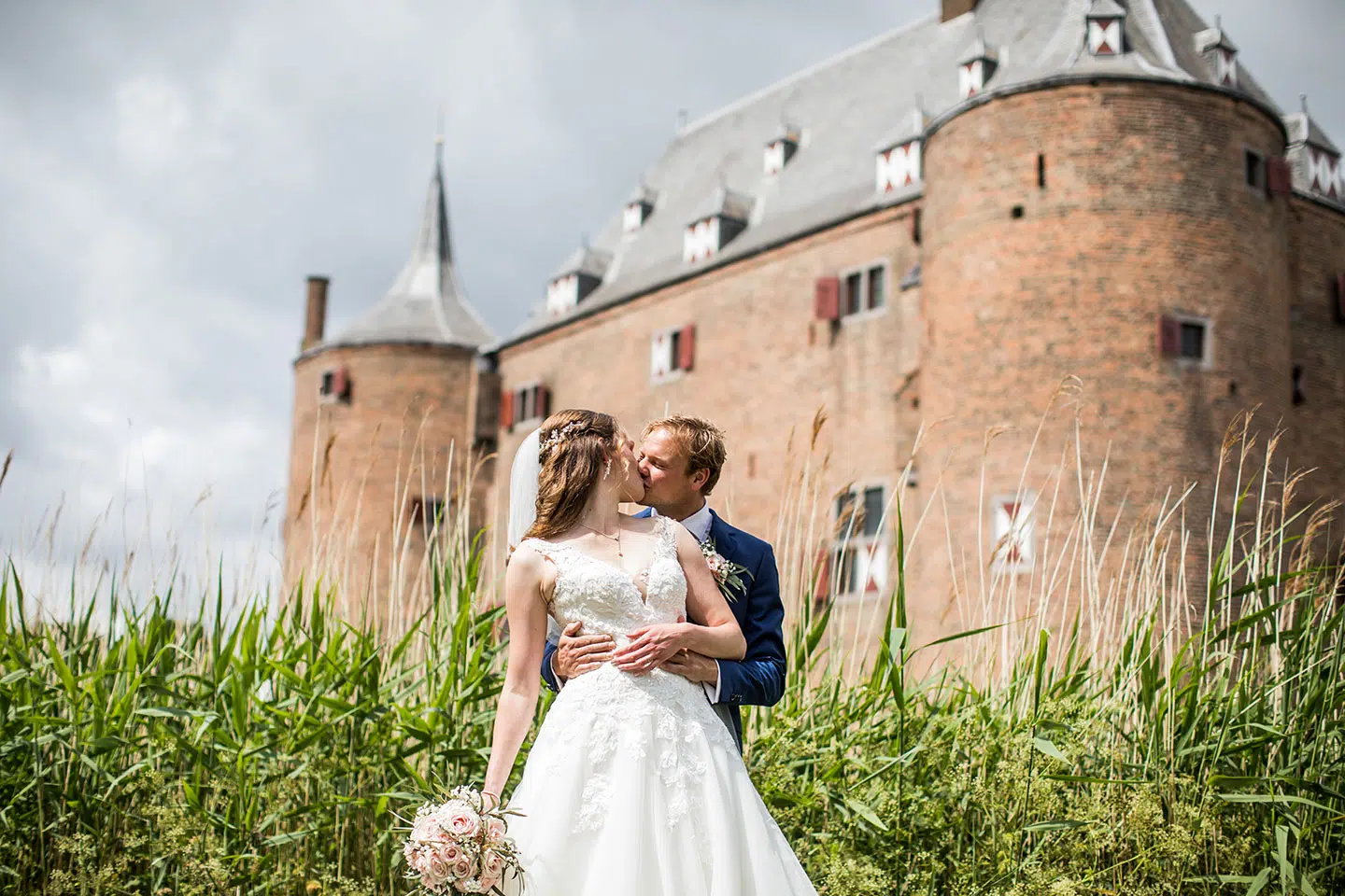 Bruidsreportage bij Kasteel Ammersoyen