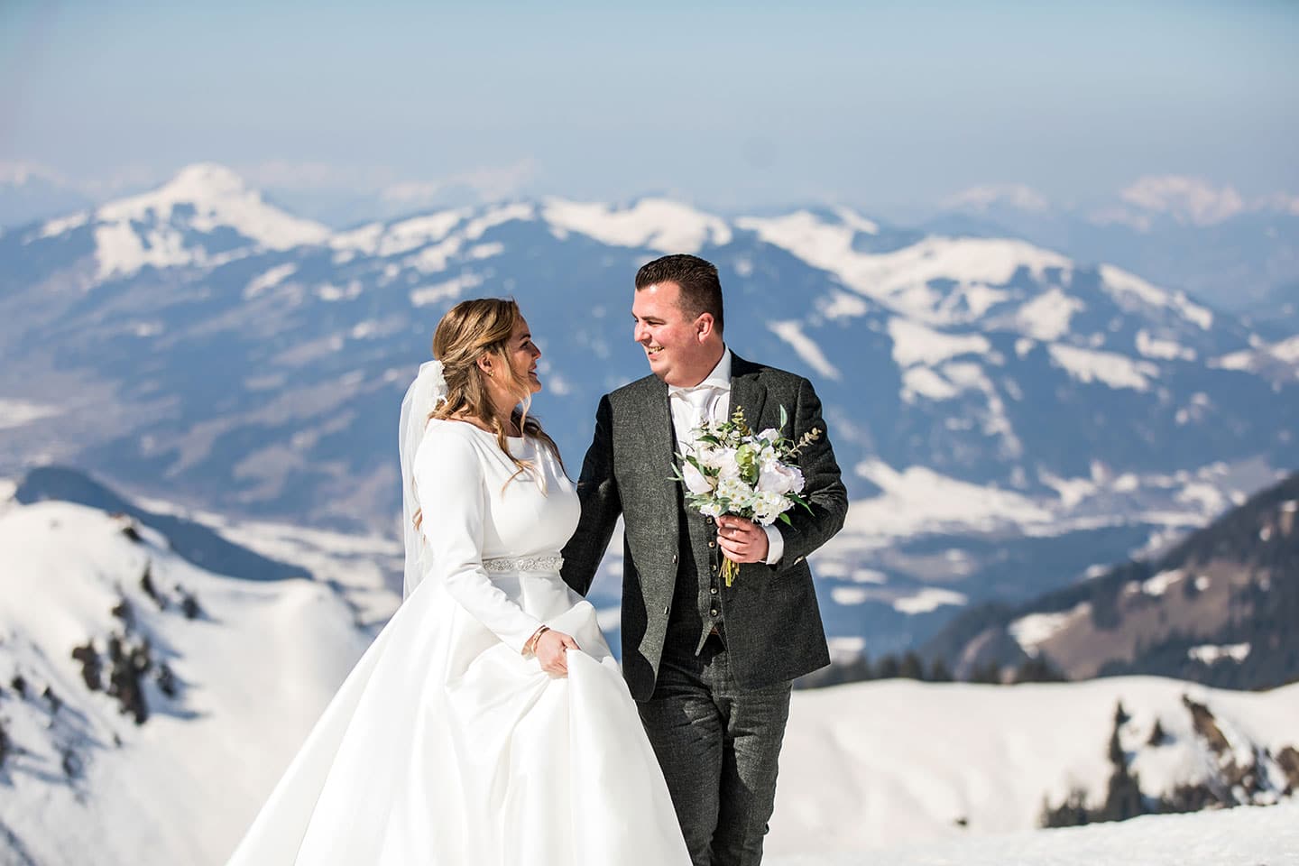 Bruidsfotografie in de sneeuw in Oostenrijk