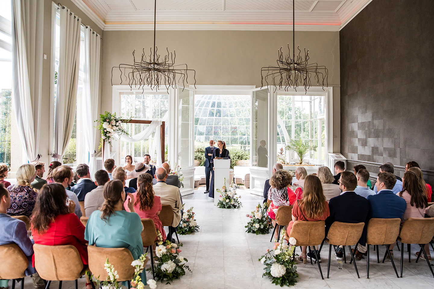 Ceremonie bruiloft bij Orangerie Elswout