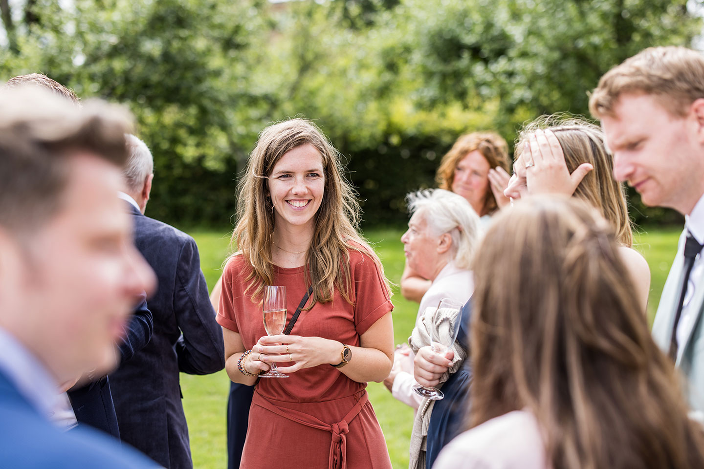 Gasten tijdens huwelijk bij Orangerie Elswout