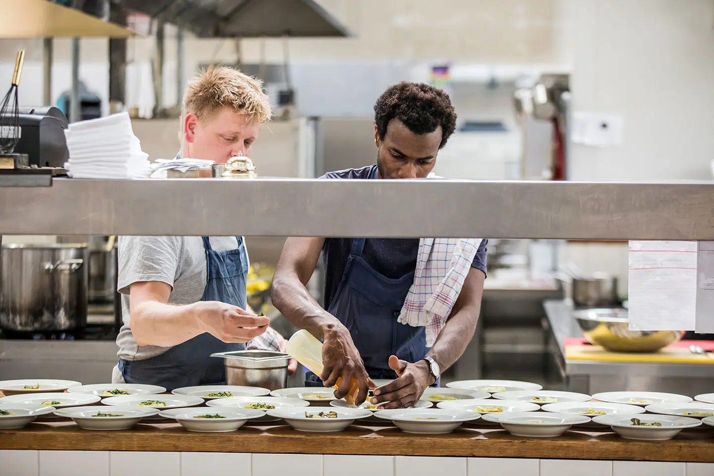 Catering tijdens een bruiloft bij Radio Royaal in Eindhoven