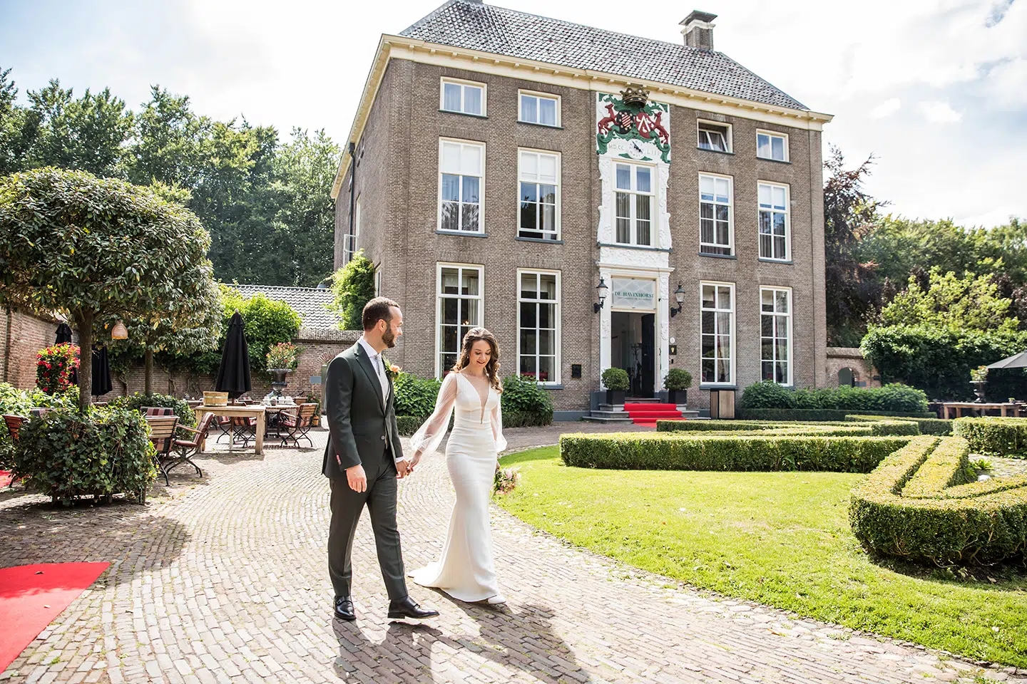 Bruidsreportage in de tuin van de Havixhorst in Meppel, Drenthe