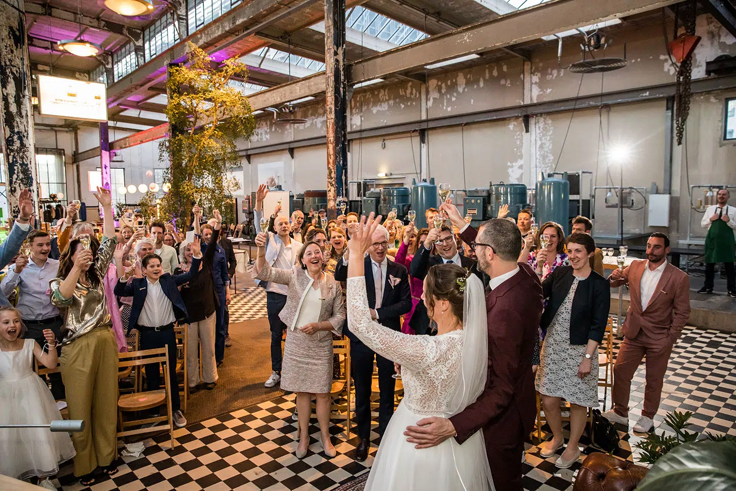 Toast tijdens een bruiloft bij Radio Royaal in Eindhoven