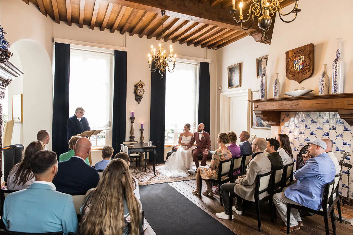 Ceremonie van een bruiloft bij Kasteel Henkenshage