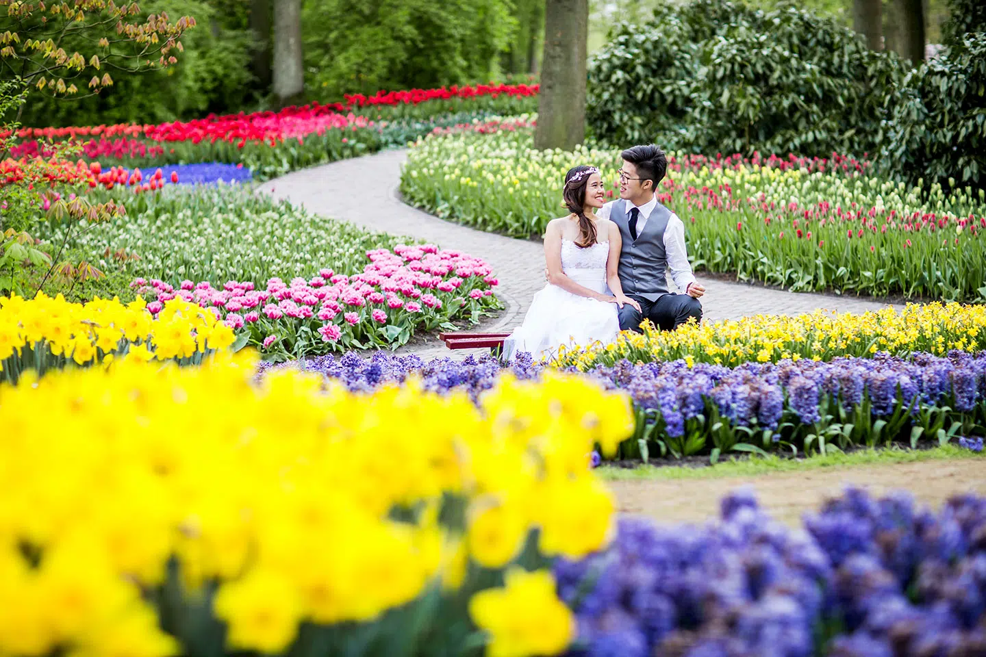 Prewedding shoot in colorful gardens of Keukenhof