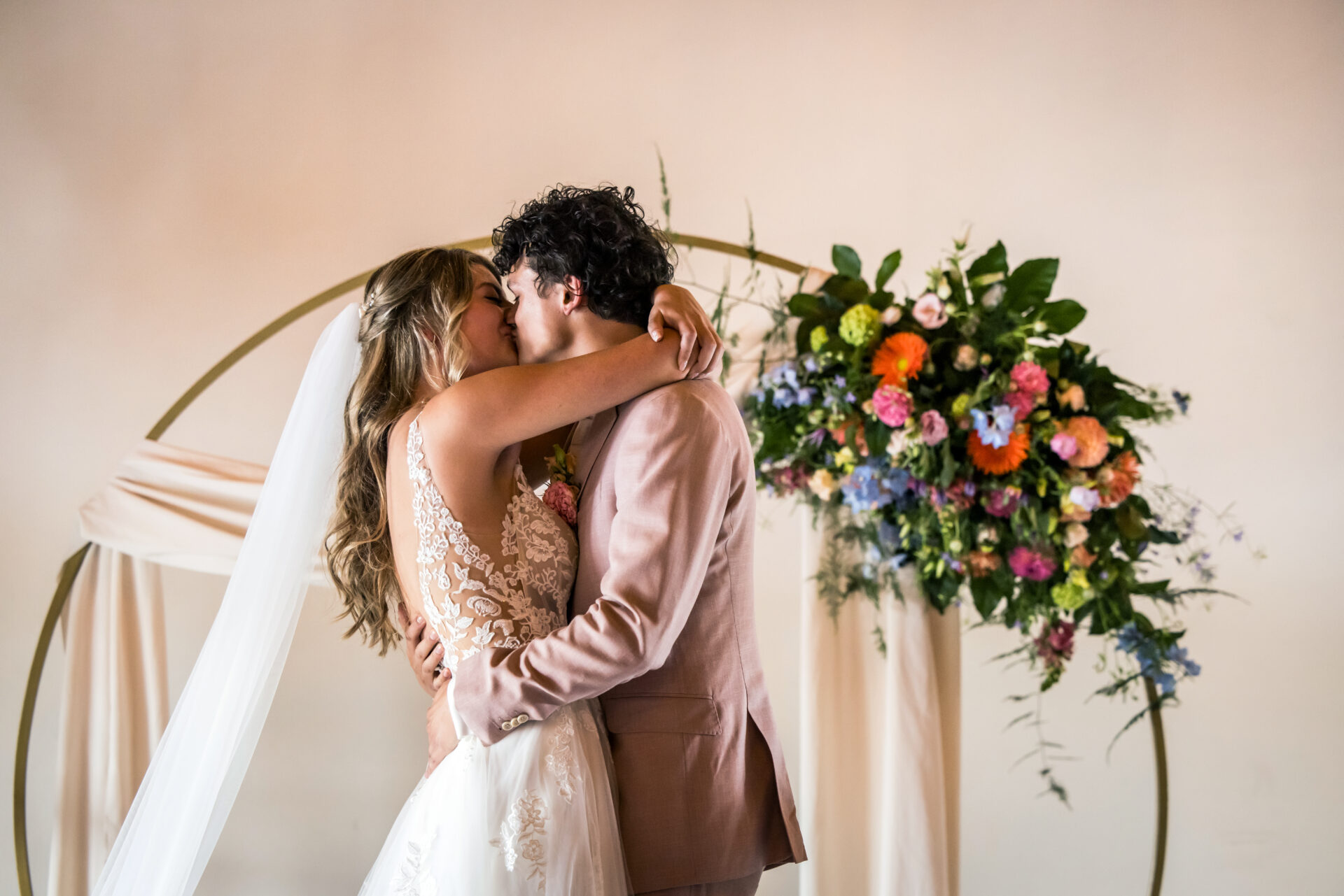 Ceremonie van een bruiloft bij Kasteel Woerden