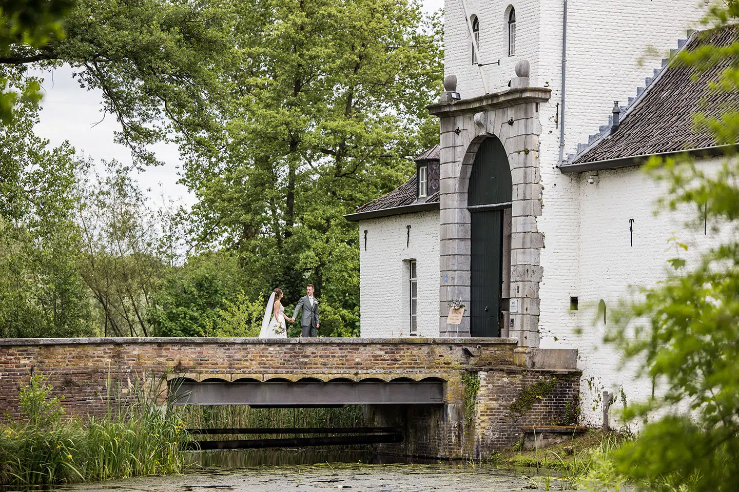 Romantische bruidsfotografie bij Kasteel Daelenbroeck