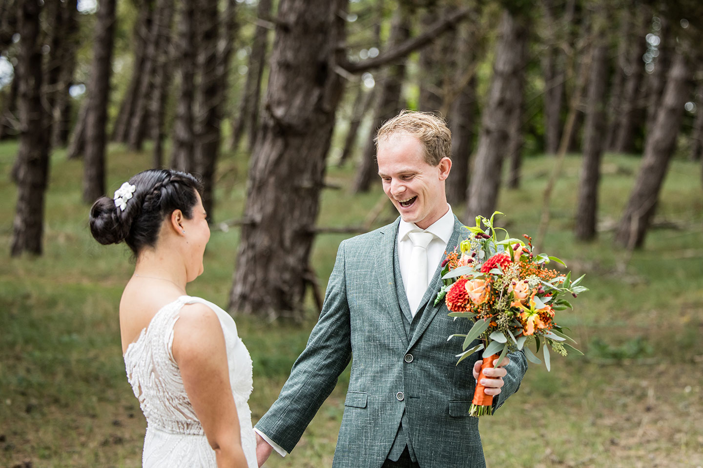 Fotoshoot tijdens een bruiloft bij de Amsterdamse Waterleidingduinen