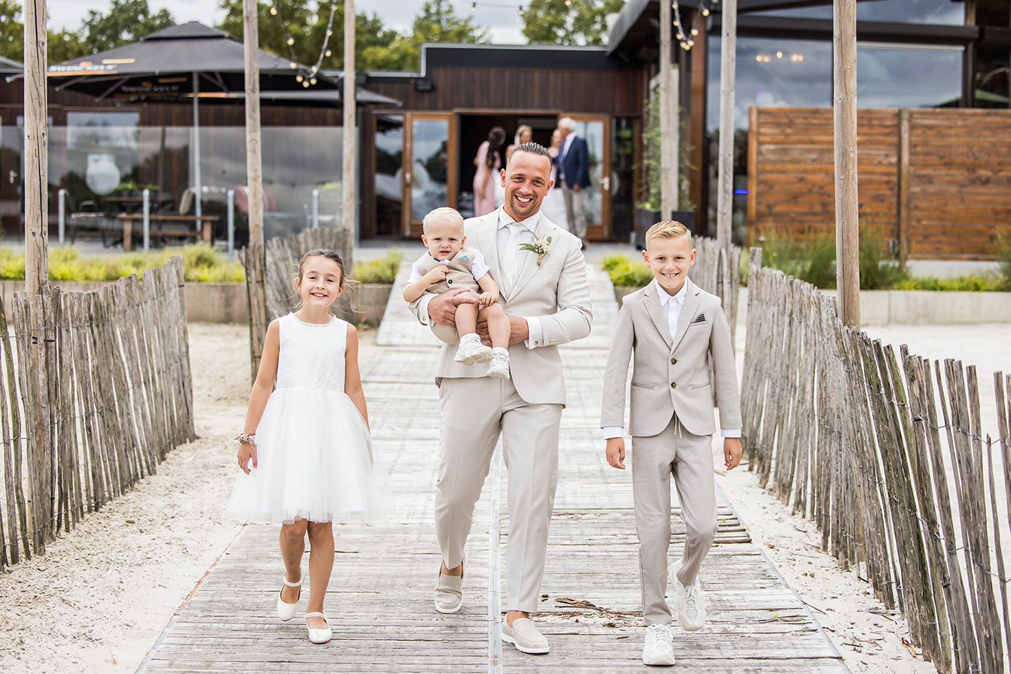 Fotografie van een bruiloft bij Beachclub Sunrise