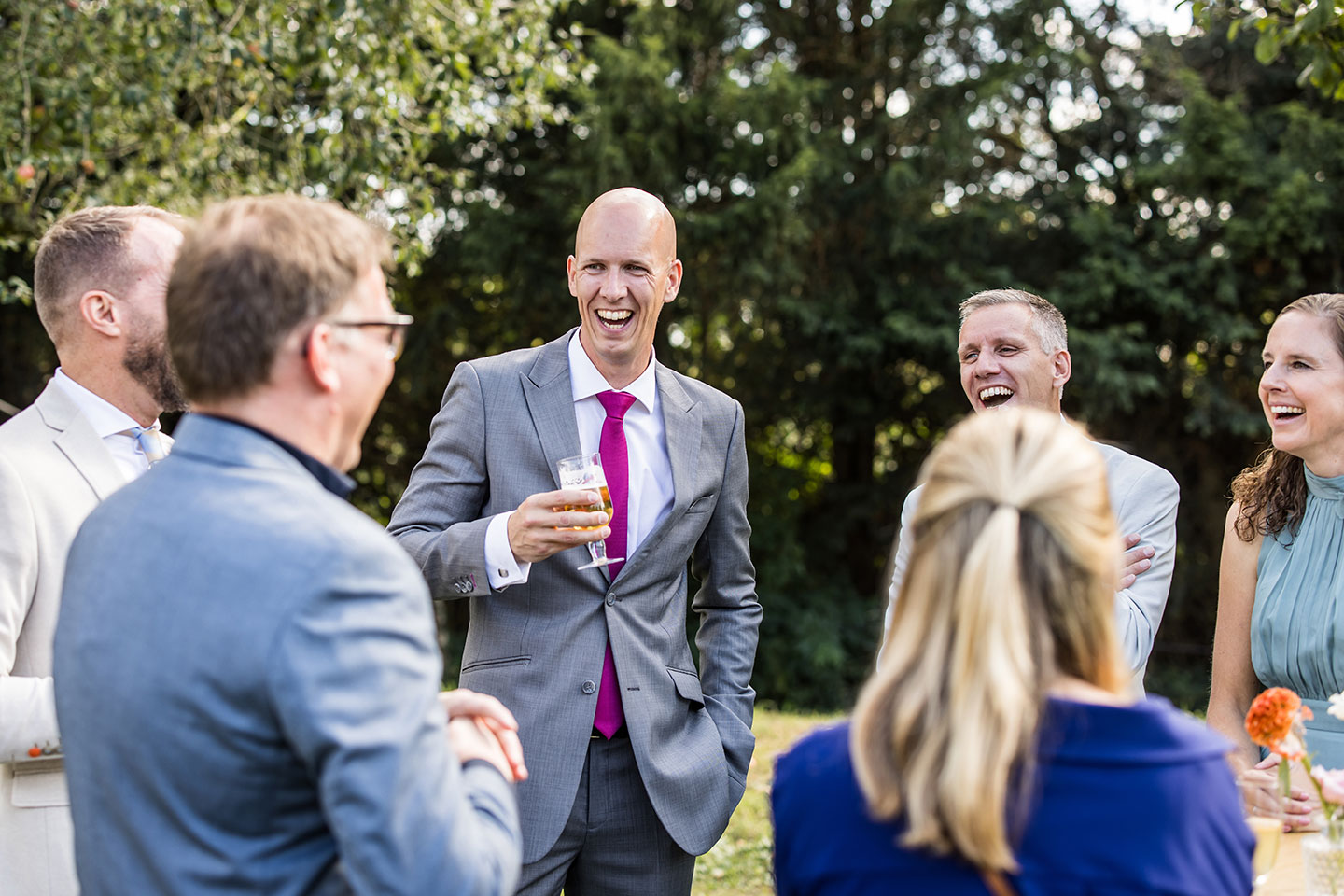 Daggasten tijdens de receptie van een huwelijk bij Slot Doddendael