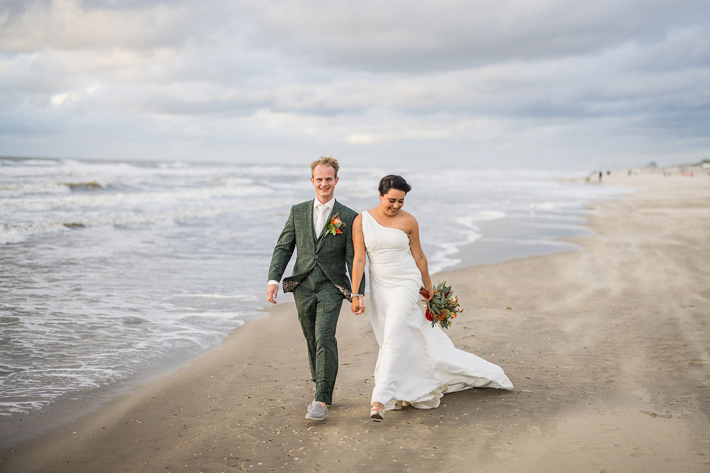 Bruidsfotografie op het strand van Zandvoort, Noord-Holland