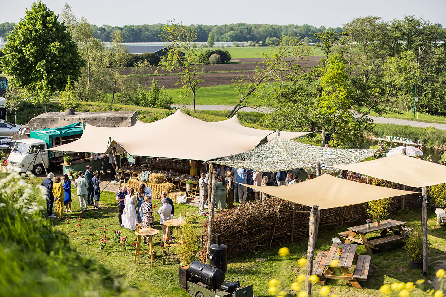Festival bruiloft bij Fort de Gagel