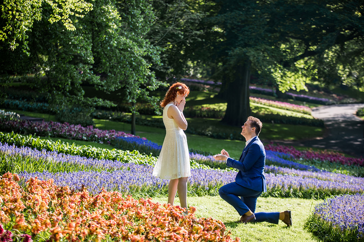 Romantic proposal shoot in the Keukenhof tulip gardens