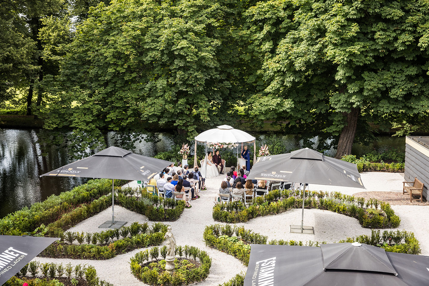 Ceremonie tijdens een bruiloft bij Kasteel van Rhoon
