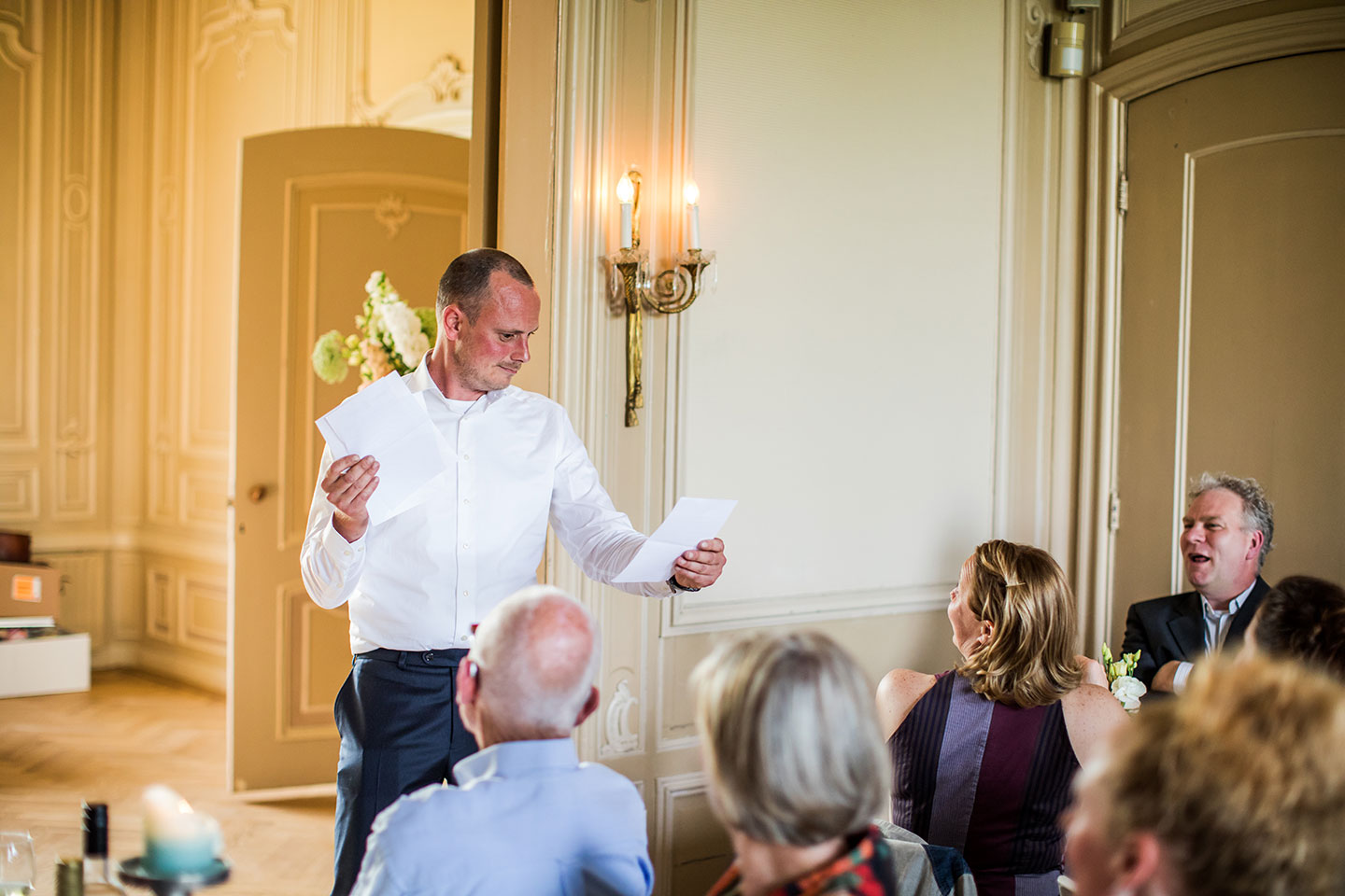 Speeches tijdens het diner van een bruiloft bij Landgoed Waterland