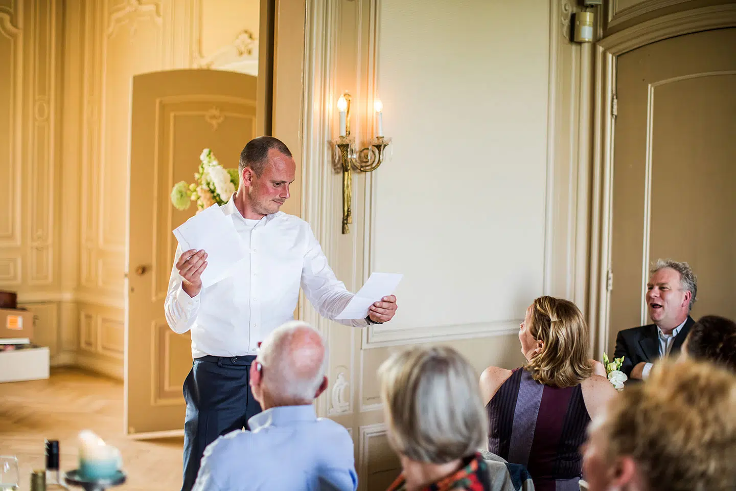 Speeches tijdens het diner van een bruiloft bij Landgoed Waterland